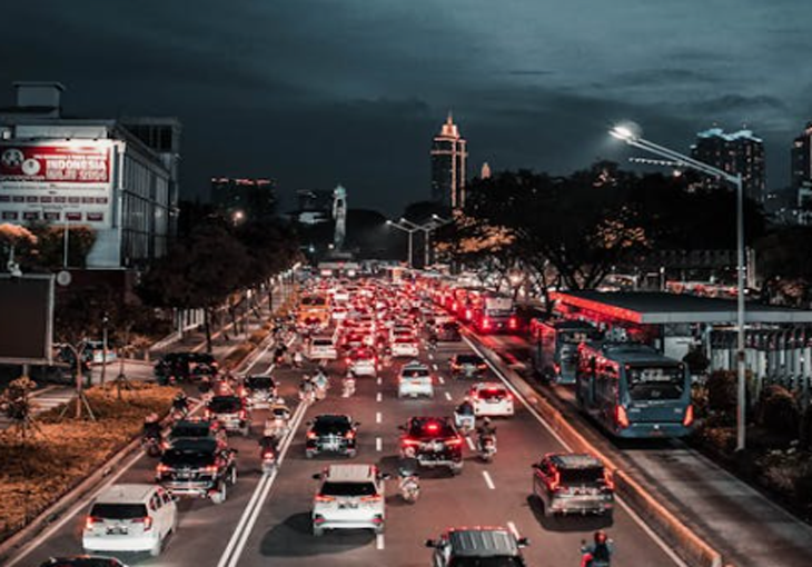 هل مصابيح علامة التخليص LED مطلوبة بموجب القانون ؟